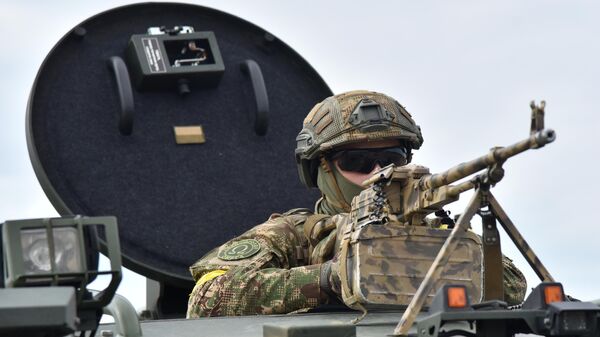 Военнослужащий Украины во время активной фазы совместных военных учений Украины и стран НАТО Rapid Trident