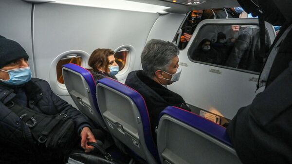Петр Порошенко в самолете перед вылетом в Киев из Варшавы