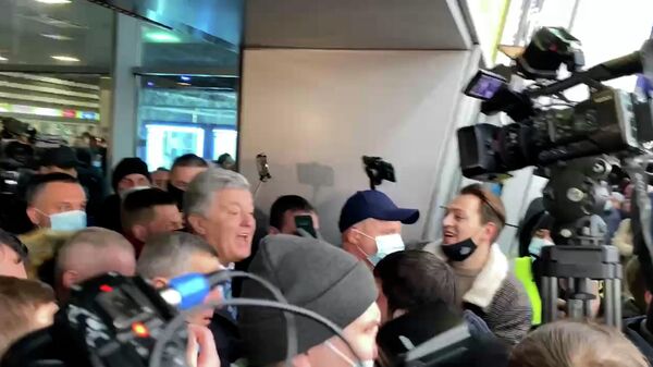 Порошенко прибыл в Киев, где состоится суд по делу о госизмене