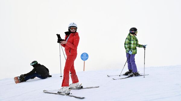 Туристы на горном курорте Роза Хутор в Сочи