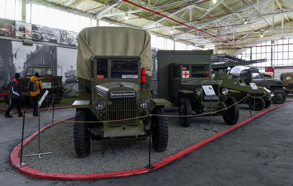 Советские грузовые автомобили на выставке исторической военной техники Моторы войны в Москве