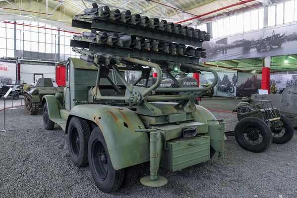 Советская система залпового огня М-8-36 на выставке исторической военной техники Моторы войны в Москве