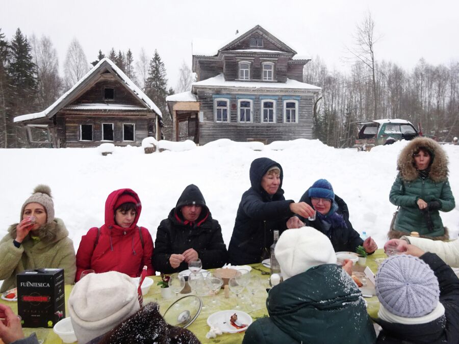 Деревня Бор, пикник у дома лесопромышленников Козловых