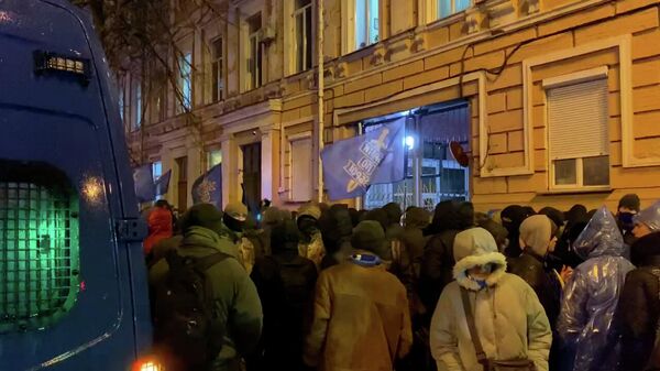 Сторонники Порошенко перекрыли выезд из Печерского райсуда Киева