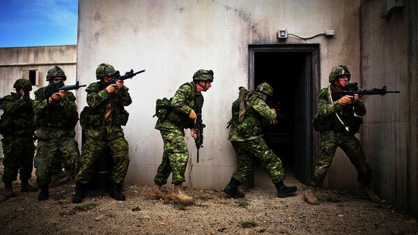 Канадские военные во время учений