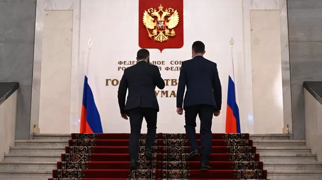 Депутаты перед началом пленарного заседания Государственной думы