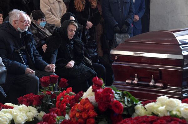 Родители Михаила Зеленского Владимир Михайлович и Ирина Ивановна на церемонии прощания с сыном