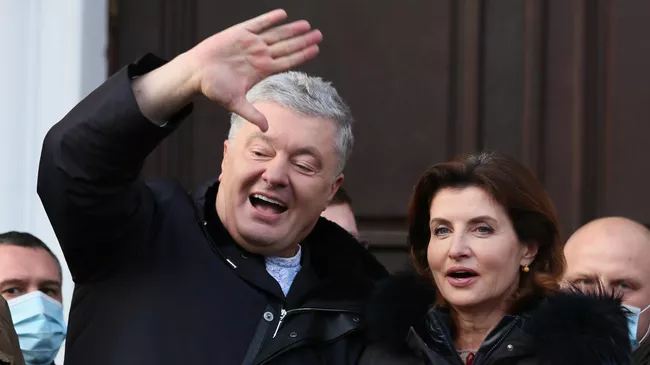 Бывший президент Украины Петр Порошенко после заседания Печерского районного суда в Киеве