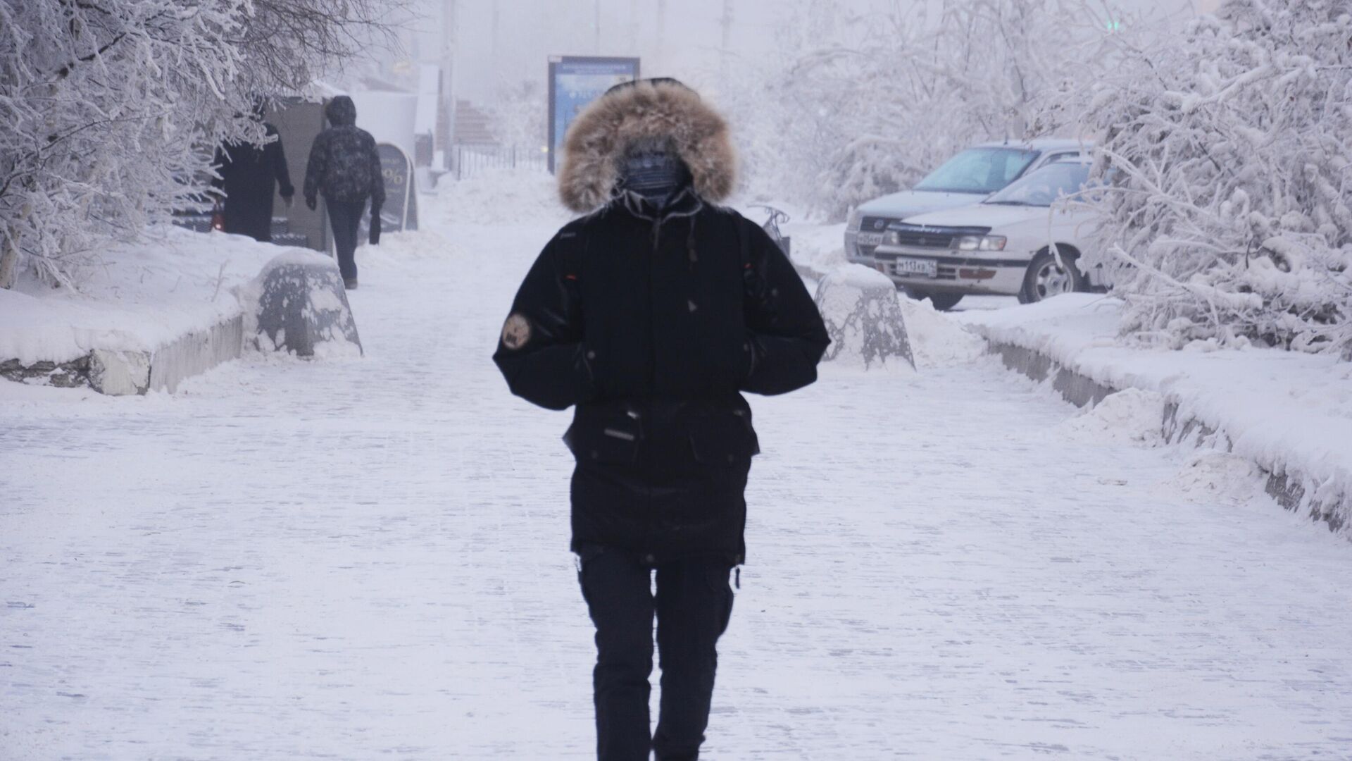 Местные жители на одной из улиц города Якутска - РИА Новости, 1920, 20.01.2022