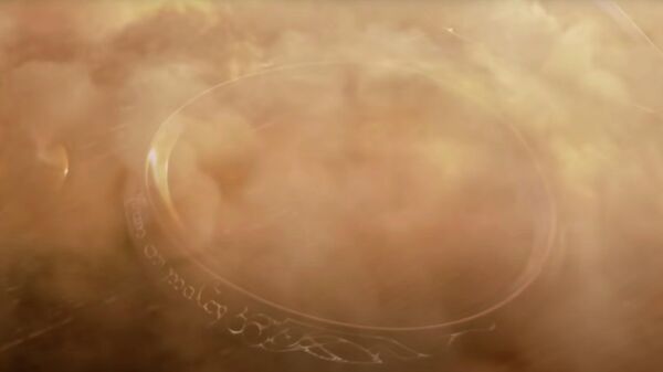 Кадр видео, в котором анонсировали название сериала по книгам Толкина