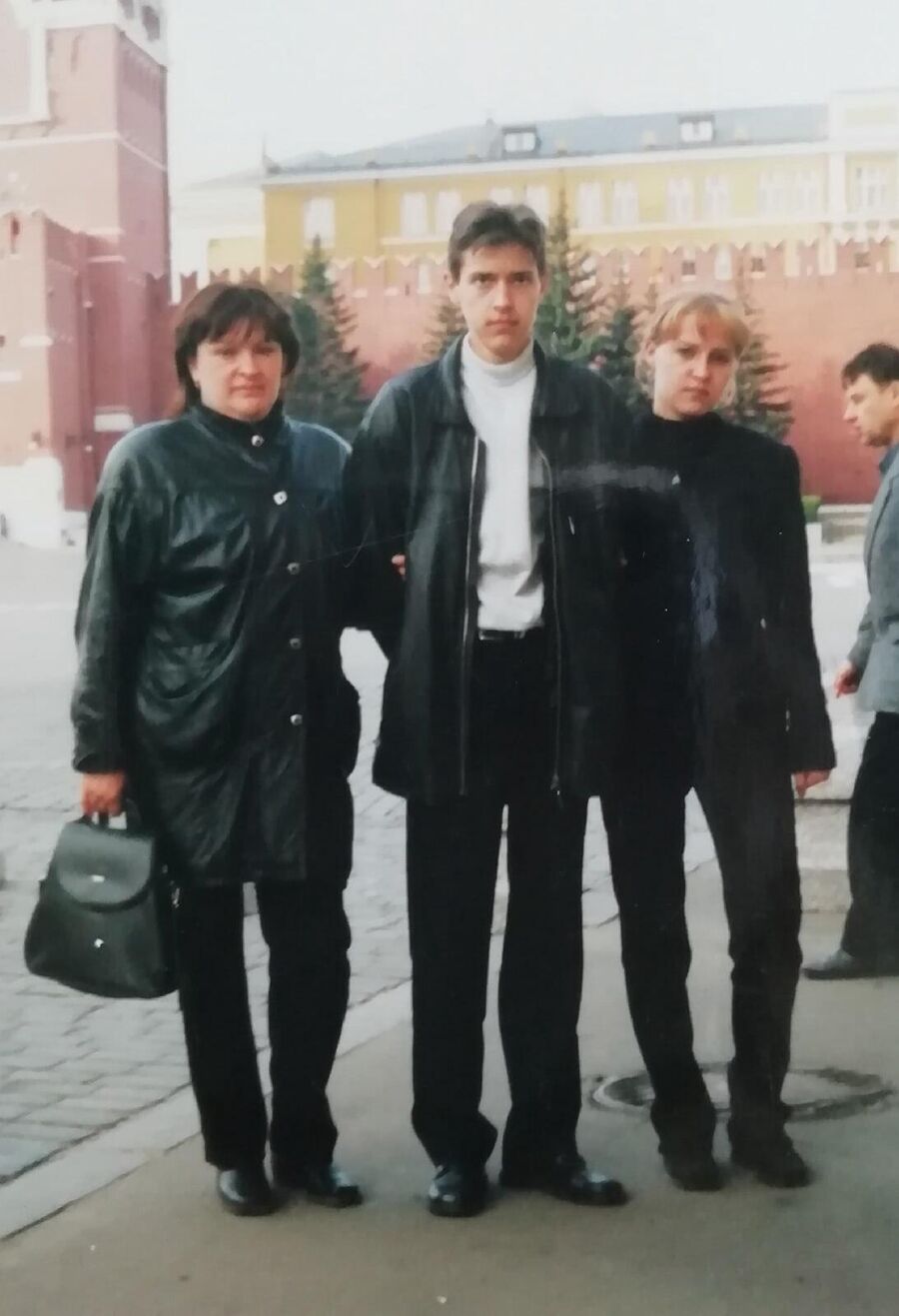 Игорь Гапонов с мамой и сестрой незадолго до убийства