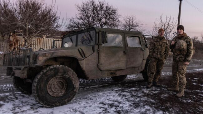 Украинские военнослужащие на линии соприкосновения в Донецкой области