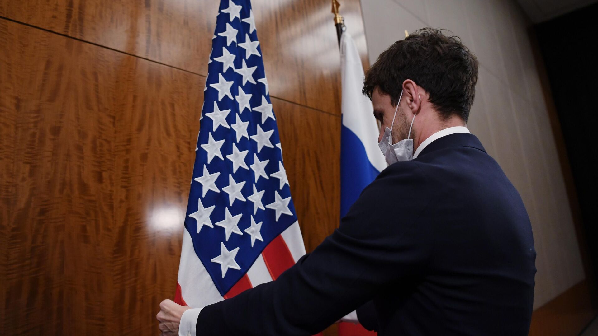 Флаги России и США Флаги России и США - РИА Новости, 1920, 11.06.2025