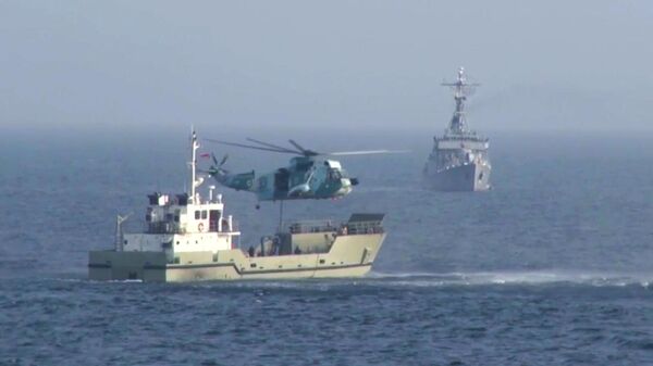 Боевые корабли России, Ирана и Китая во время военно-морских учений. Архивное фото