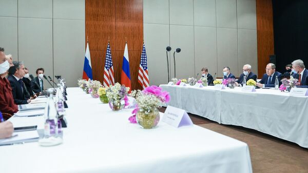 Министр иностранных дел РФ Сергей Лавров и государственный секретарь США Энтони Блинкен проводят переговоры в Женеве