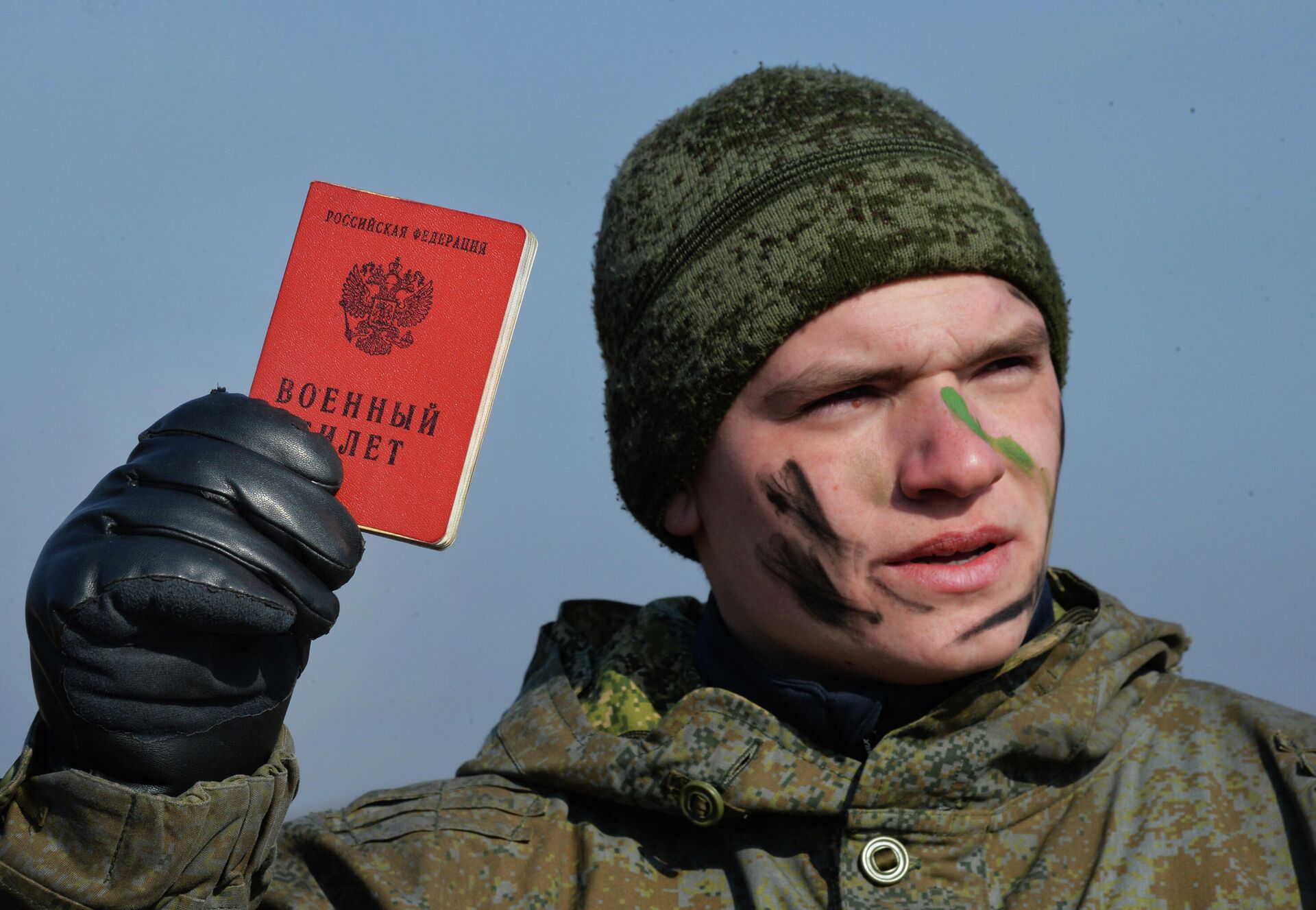 Курсант Дальневосточного высшего общевойскового командного училища имени Маршала Советского Союза К. К. Рокоссовского во время проверки экипировки и документов - РИА Новости, 1920, 22.01.2022