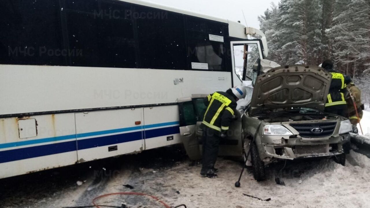 В ДТП с автобусом под Калугой был третий автомобиль - РИА Новости,  22.01.2022