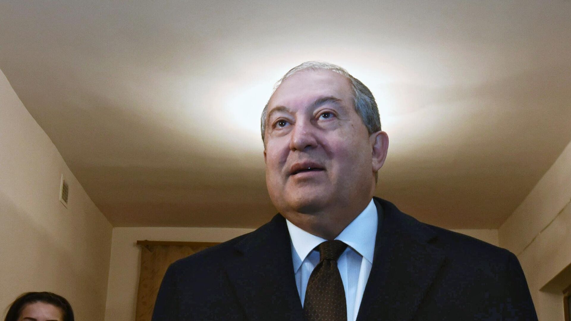 Ушедший в отставку президент Армении уволил руководителя администрации