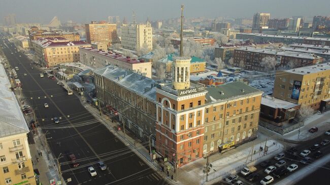 Заснеженные жилые дома в центре Омска