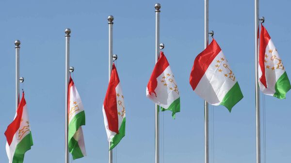 Флаги Республики Таджикистан на полигоне Фахрабад в Таджикистане