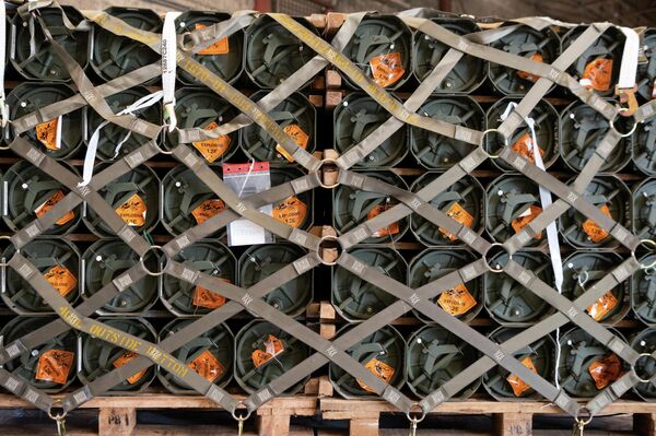 Боеприпасы, оружие и другое оборудование для Украины на военно-воздушной базе Довер, штат Делавэр, США