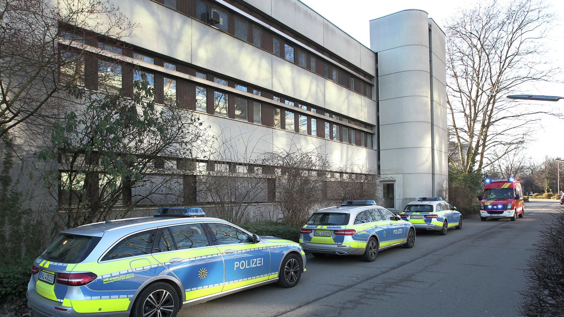 Полицейские автомобили на территории кампуса университета в Гейдельберге, после того, как там была открыта стрельба - РИА Новости, 1920, 24.01.2022