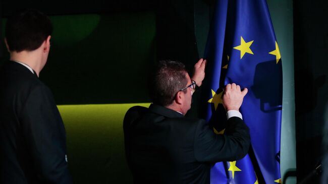 Флаг с символикой Евросоюза в Брюсселе