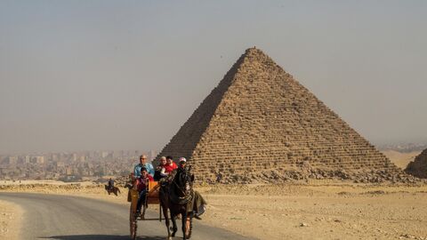 Пирамида Микерина в Эль-Гизе, пригороде Каира