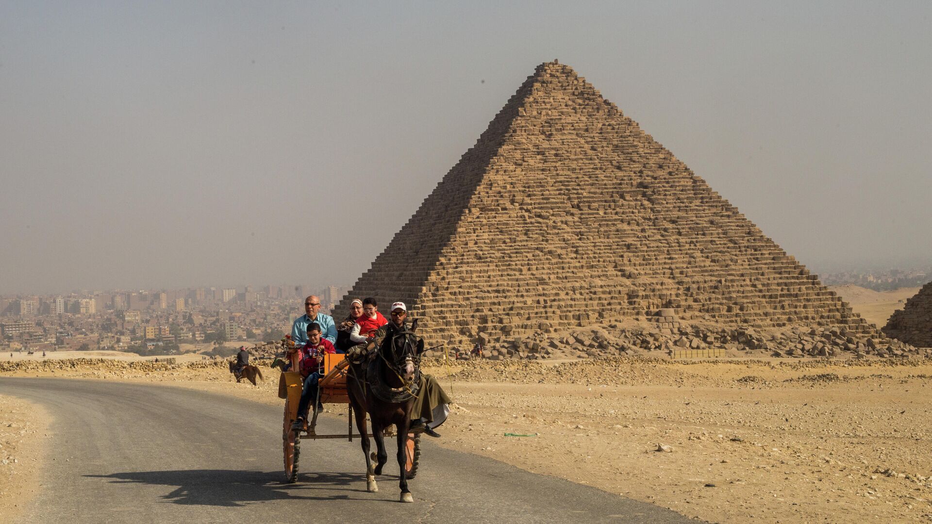 Пирамида Микерина в Эль-Гизе, пригороде Каира - РИА Новости, 1920, 21.04.2022