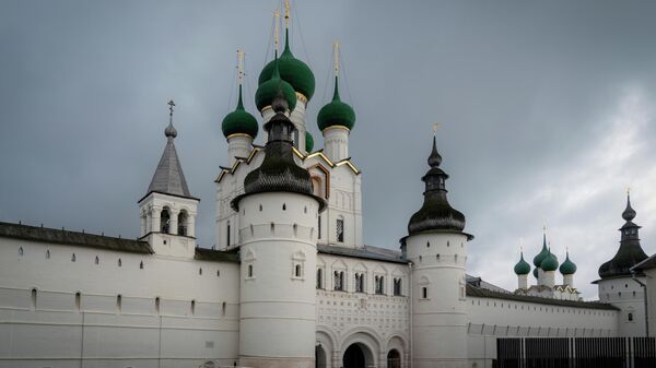 Вид на вход в Ярославский Кремль