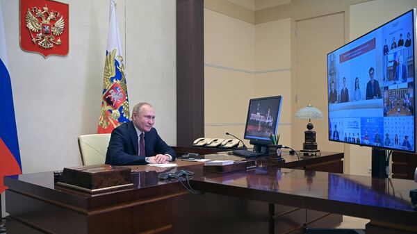 Президент РФ Владимир Путин проводит в режиме видеоконференции встречу со студентами ведущих отечественных вузов 