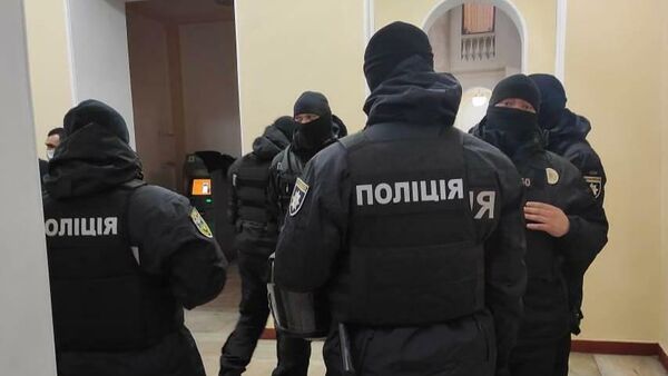 Сотрудники полиции в здании городского совета Одессы. 25 января 2022