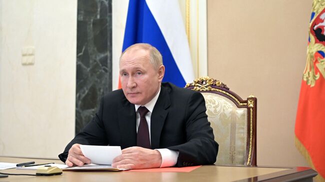 Запад пишет правила под каждую ситуацию, заявил Путин