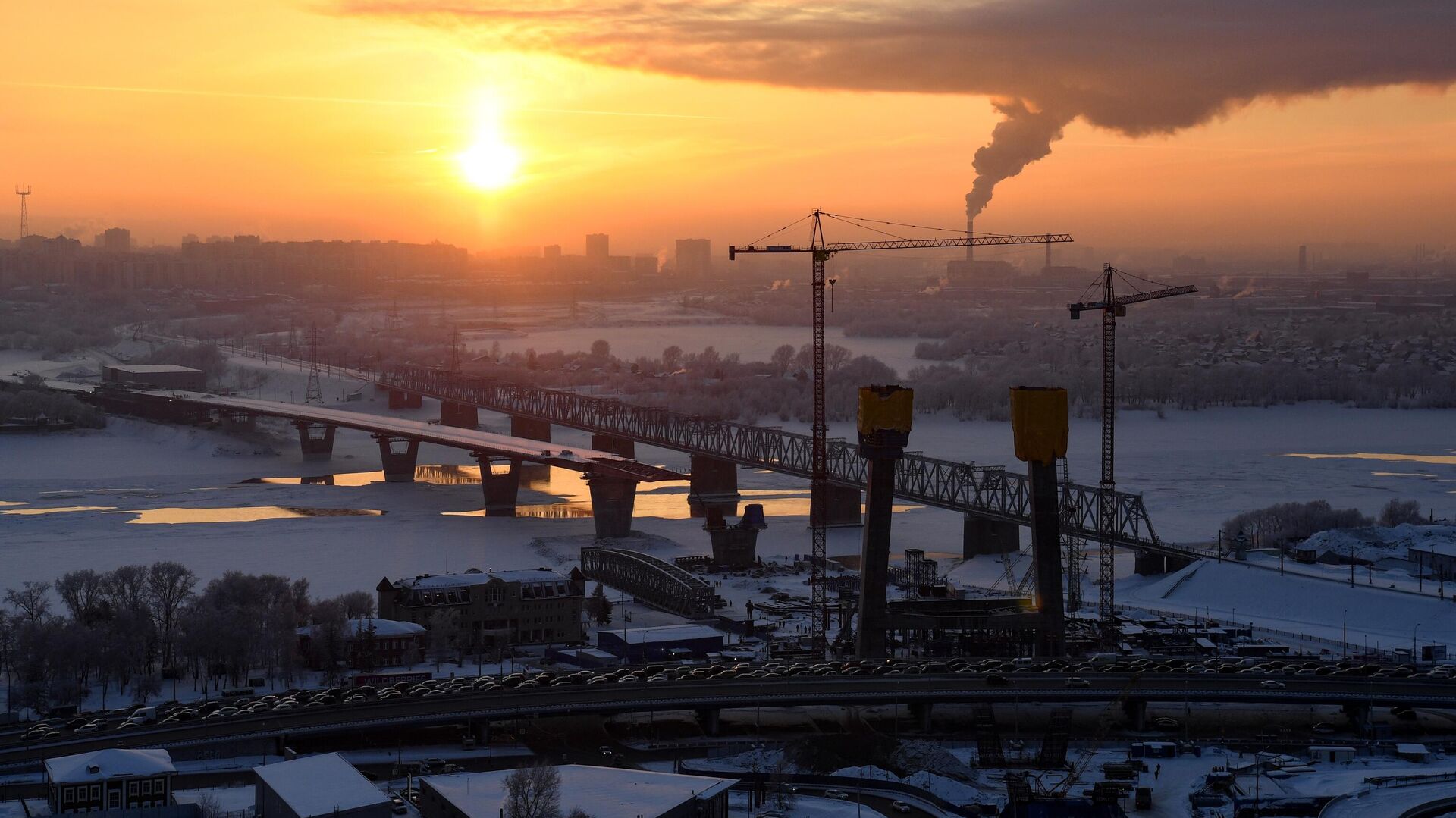Вид на Новосибирск и строящийся четвертый автомобильный мост через реку Обь - РИА Новости, 1920, 17.11.2022
