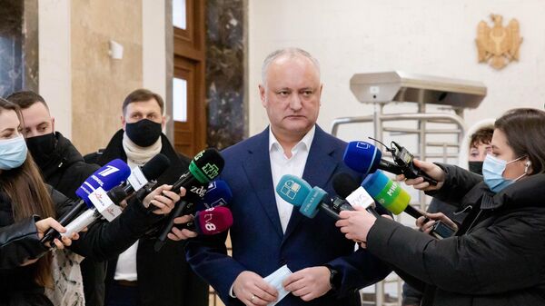 Бывший президент Молдавии Игорь Додон отвечает на вопросы журналистов