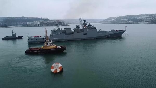 Сторожевой корабль Адмирал Эссен во время учений Черноморского флота. Стоп-кадр видео