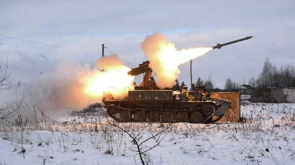 Зенитно-ракетный комплекс Стрела-10 вооруженных сил Украины ведет огонь во время учений в Волынской области