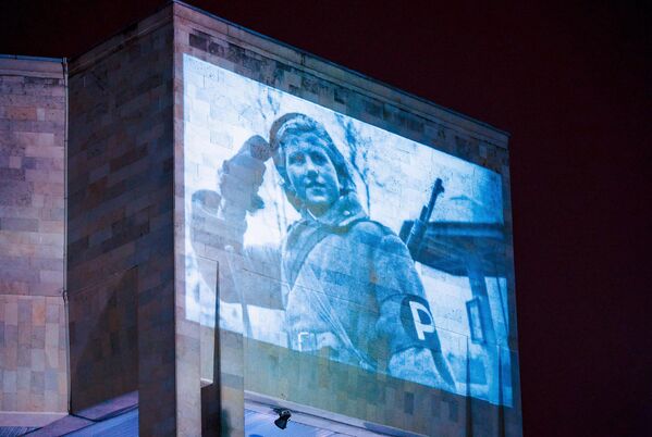 Световая проекция на фасаде Российской национальной библиотеки в Санкт-Петербурге к годовщине освобождения Ленинграда от блокады