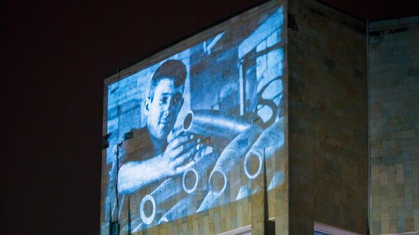 Световая проекция на фасаде Российской национальной библиотеки в Санкт-Петербурге к годовщине освобождения Ленинграда от блокады