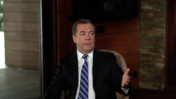 Медведев заявил, что не верит в возможность отключения России от системы SWIFT 