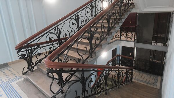 Чугунные кованные лестничные ограждения в Доходном доме c магазинами князя А. Г. Гагарина