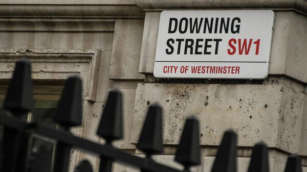 Табличка на улице Даунинг стрит в Лондоне. Архивное фото