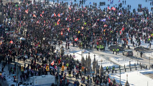 Протестующие против COVID-ограничений в Канаде 