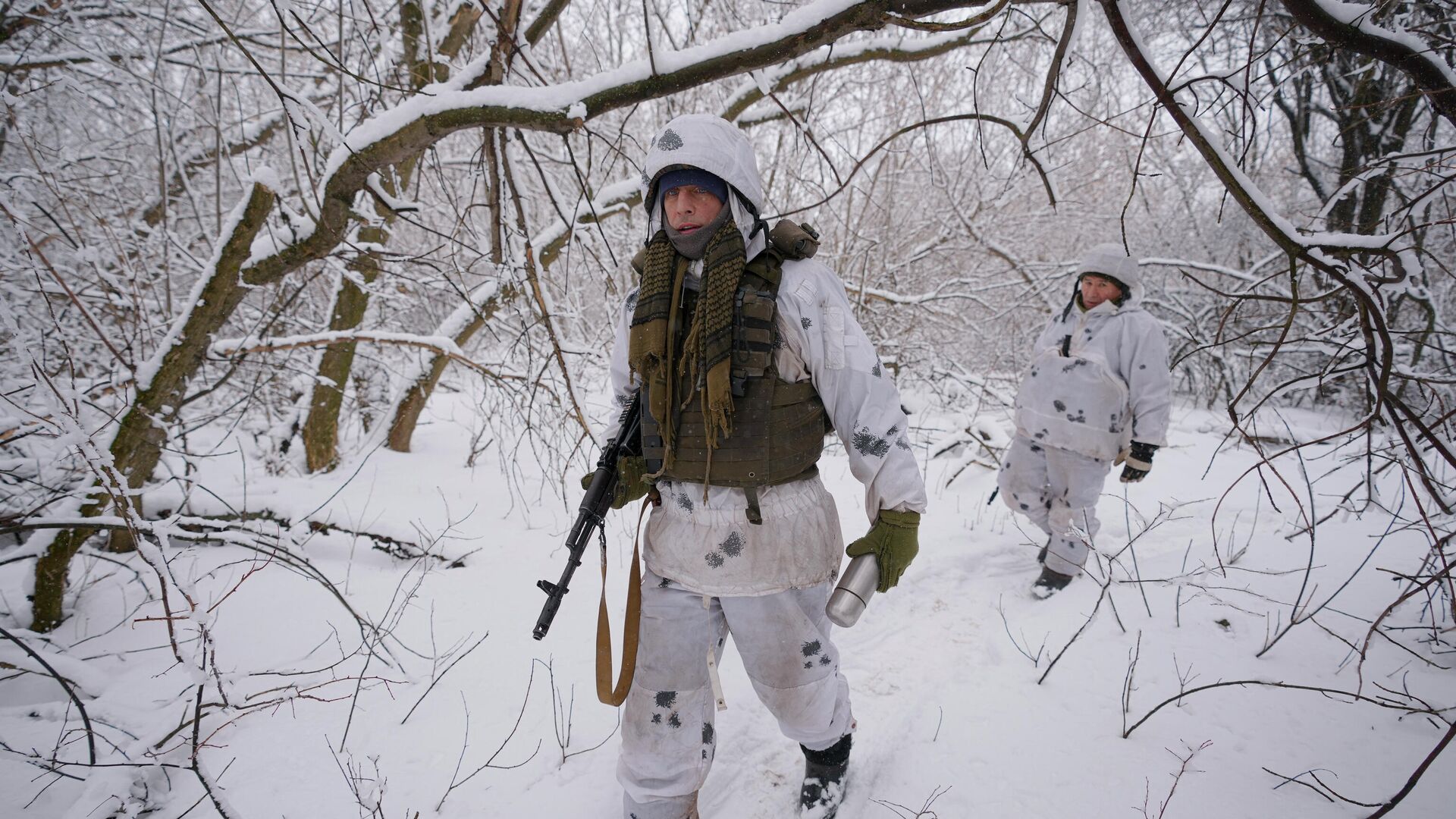 Украинские военные в Луганской области - РИА Новости, 1920, 17.02.2022