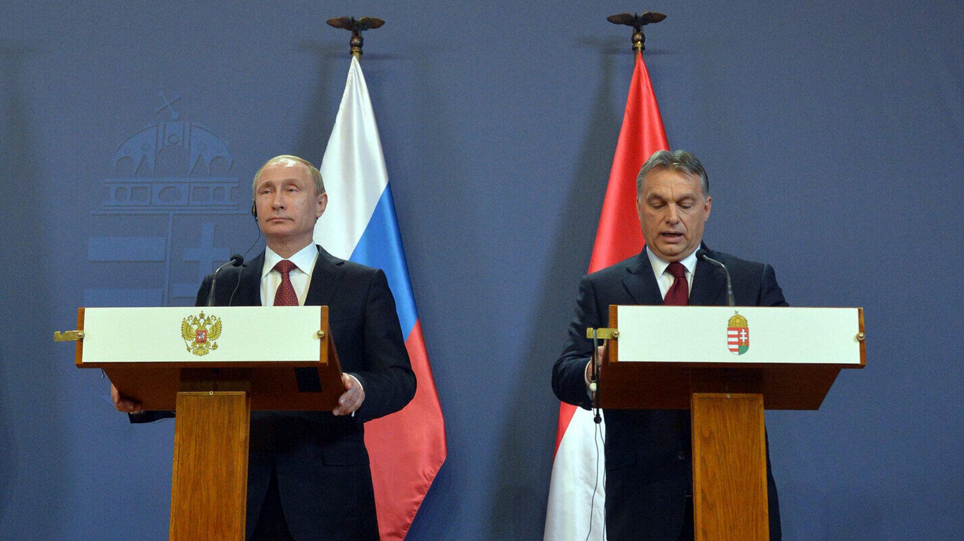 Президент России Владимир Путин и премьер-министр Венгерской Республики Виктор Орбан во время совместной пресс-конференции в Будапеште. 17 февраля 2015 - РИА Новости, 1920, 01.02.2022