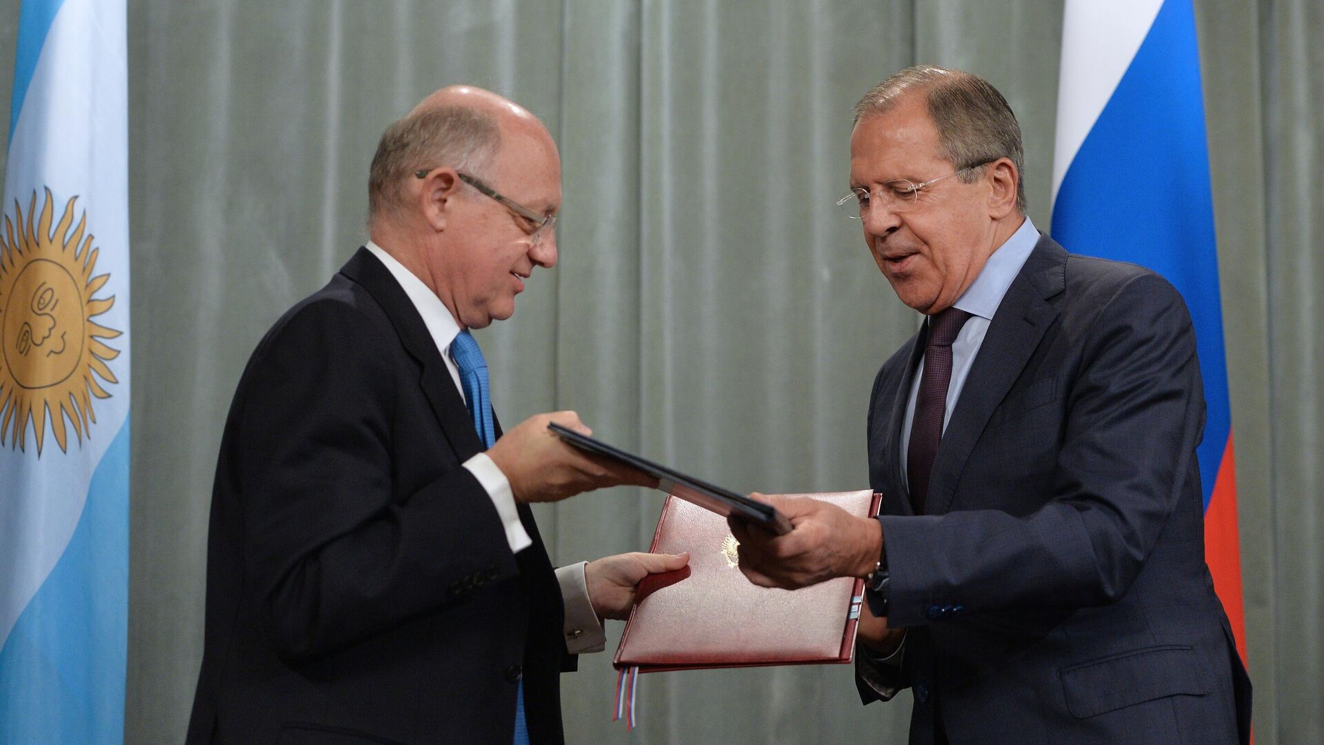 Министр иностранных дел РФ Сергей Лавров (справа) и министр иностранных дел, международной торговли и культа Аргентины Эктор Тимерман во время встречи - РИА Новости, 1920, 03.02.2022