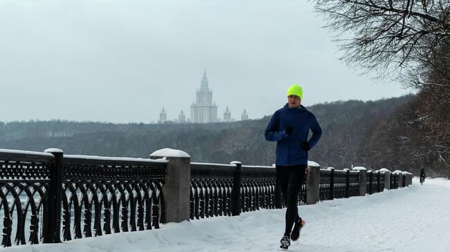 Глава МИД Венгрии Петер Сийярто на пробежке в Москве