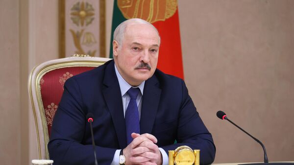 Президент Белоруссии Александр Лукашенко во время встречи с губернатором Санкт-Петербурга Александром Бегловым в Минске