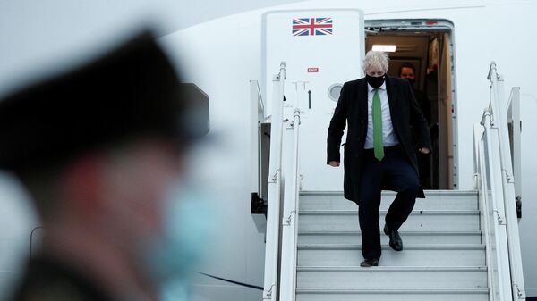 Премьер-министр Великобритании Борис Джонсон в аэропорту Киева. 1 февраля 2022