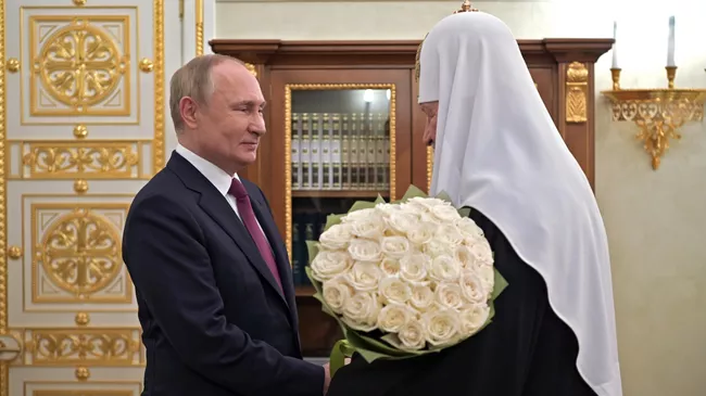 Президент РФ Владимир Путин во время встречи с патриархом Московским и всея Руси Кириллом по случаю 13-й годовщины интронизации 